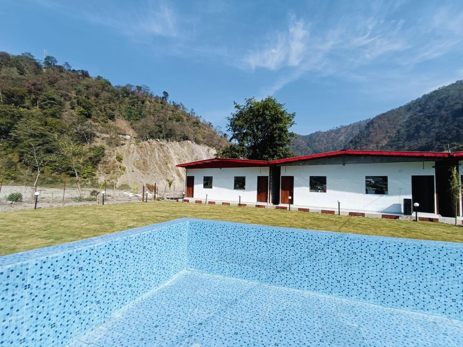 The Waterfront Resort Rishīkesh Exterior foto
